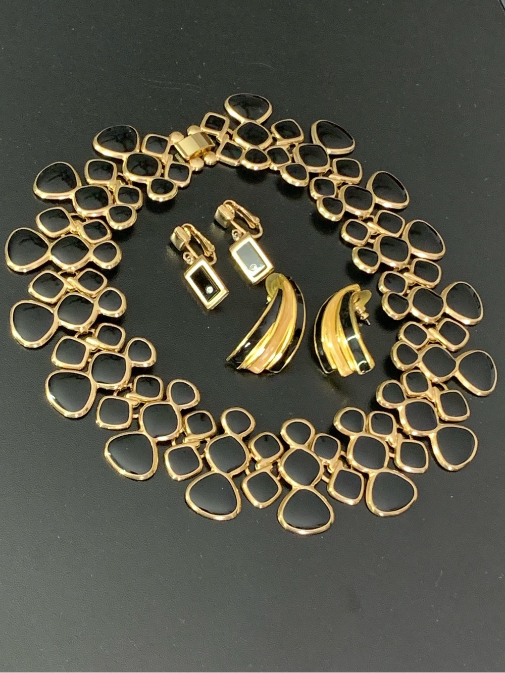 Vintage Black and Gold Collar Necklace